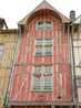  maison à pans de bois rouge